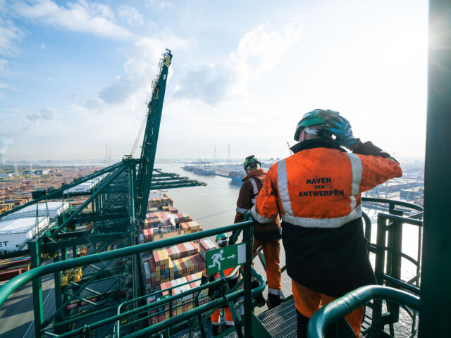 PSA medewerker in de haven